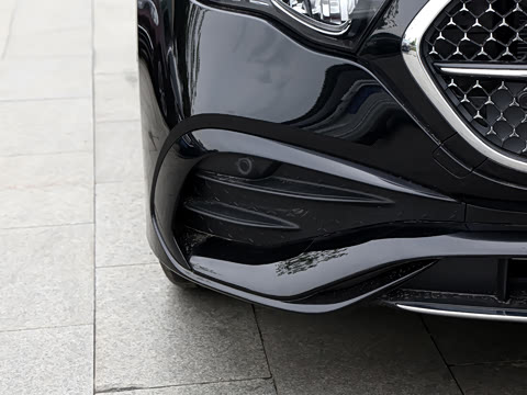 2026�� �Ŀ� E 300 L �����˶���