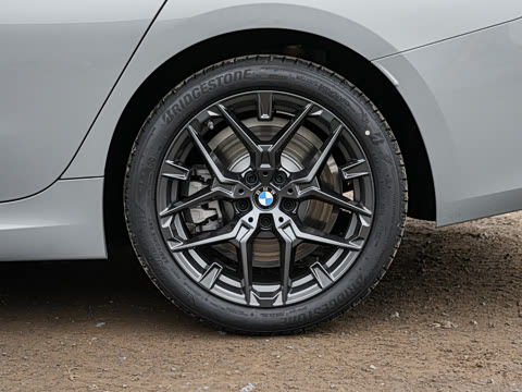 2026�� 330Li M�˶���ҹ��װ