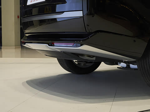 2026�� 3.0 L6 400PS SE�����