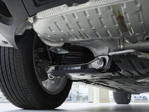 2026�� 3.0 L6 400PS SE�����