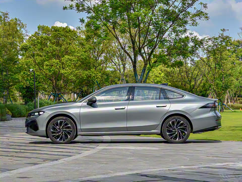 2026�� L 300TSI DSG ������