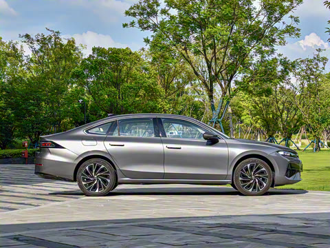 2026�� L 300TSI DSG ������