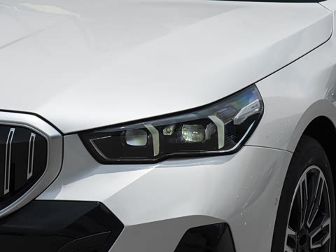 2026�� 525i M�˶���װ