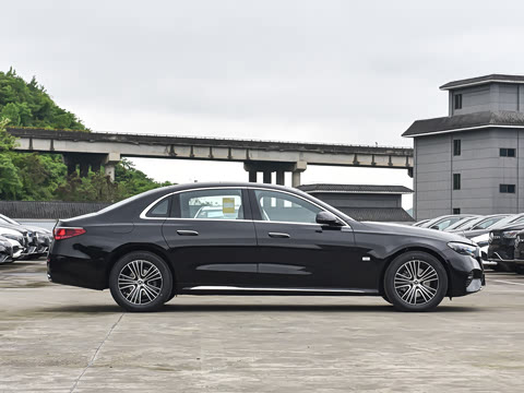 2026�� �Ŀ� E 260 L �����