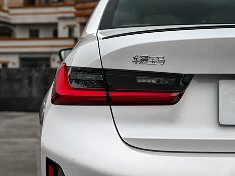 2026�� 330Li ������ M�˶���ҹ��װ