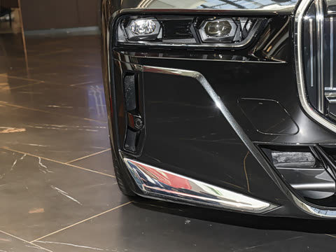 2026�� 740Li ������ M�˶���װ