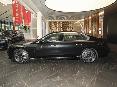 2026�� 740Li ������ M�˶���װ