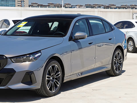 2026�� �Ŀ� 525Li M�˶���װ