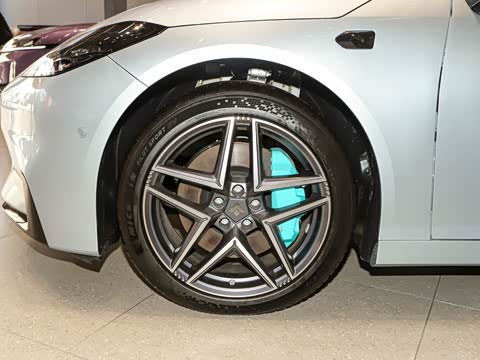 2025�� �Ŀ� 710 Max��