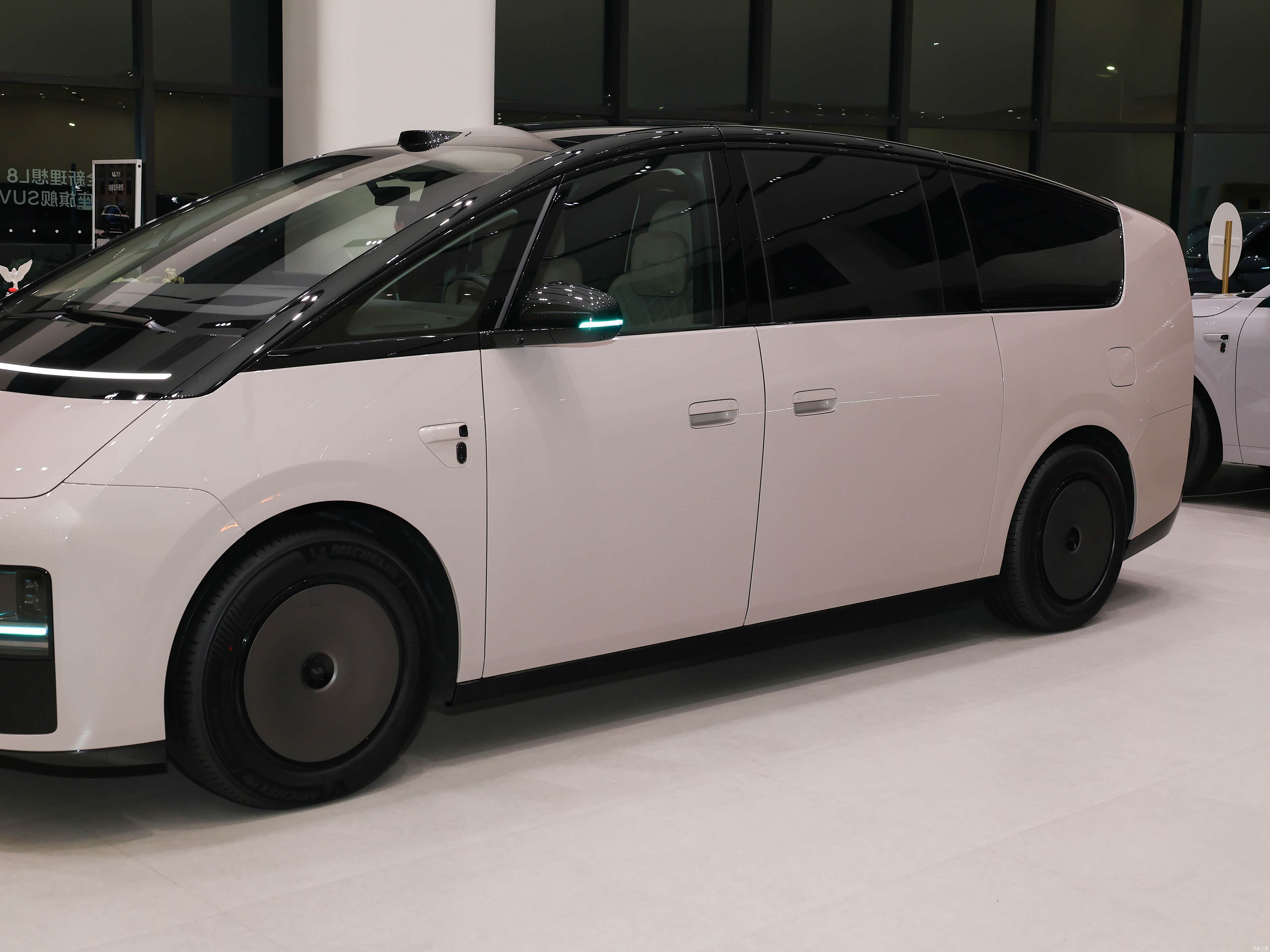 Li Auto MEGA, миниатюра 2