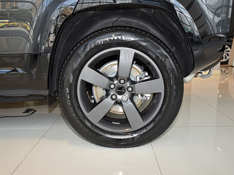 2026�� 110 3.0T P400 X-Dynamic HSE