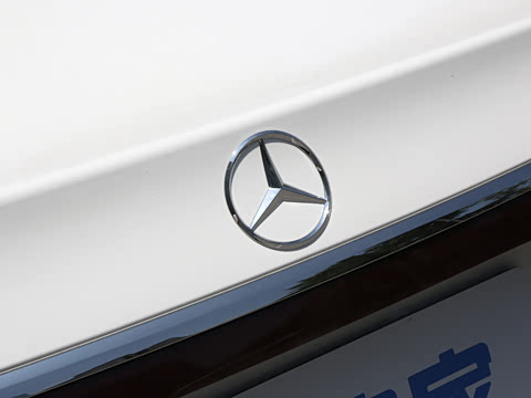 2026�� �Ŀ� E 300 L �����˶���