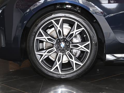 2026�� 735Li ������װ