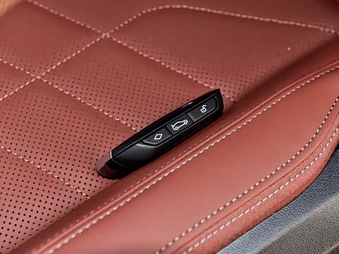 2026�� sDrive25i M�˶���װ