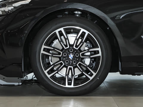 2026�� �Ŀ� 530Li xDrive M�˶���װ