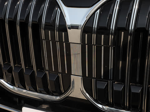 2026�� �Ŀ� 735Li ������װ