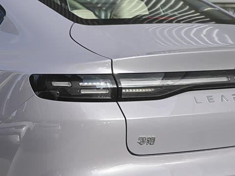 2027�� 590������