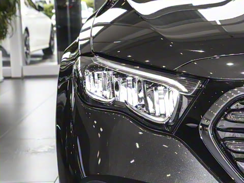 2025�� �Ŀ� E 300 L ������