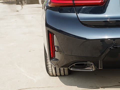 2026�� 330i M�˶���ҹ��װ