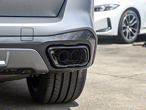 2025�� xDrive 40Li ������M�˶���ҹ��װ