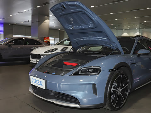 2026�� Taycan 4 Cross Turismo