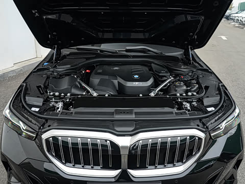 2026�� �Ŀ� 525Li M�˶���װ