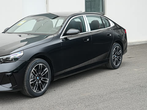 2026�� �Ŀ� 525Li M�˶���װ