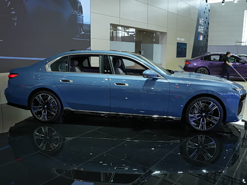 2023�� xDrive60L M�˶���װ