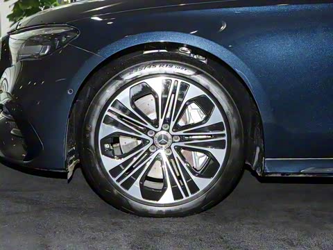 2024�� E 350 e L ���ʽ��϶����˶��γ�