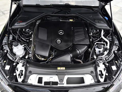 2026�� �Ŀ� E 300 �����˶���