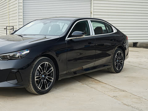 2026�� �Ŀ� 525Li M�˶���װ