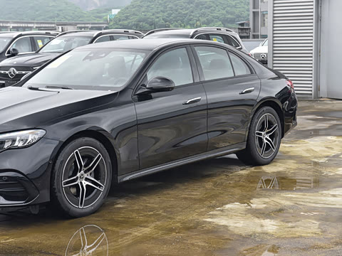 2026�� �Ŀ� E 260 �˶���