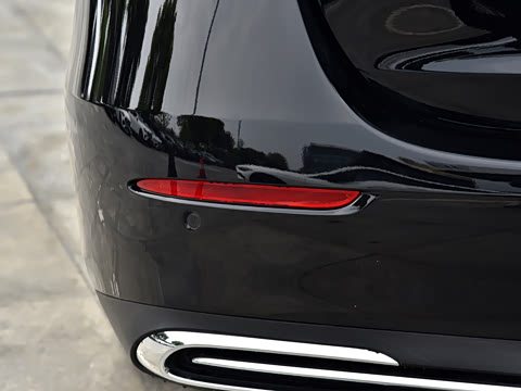 2026�� �Ŀ� E 300 L ������