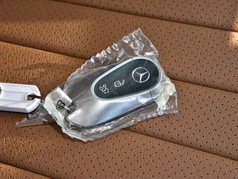 2026�� �Ŀ� E 300 L ������