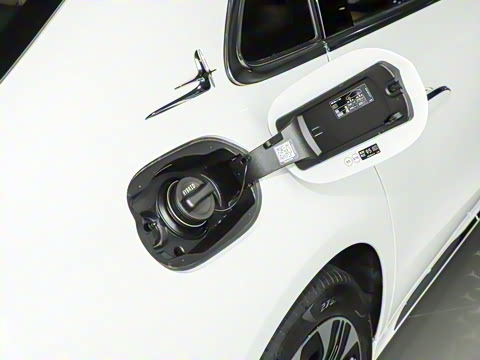 2024�� E 350 e L ���ʽ��϶����γ�