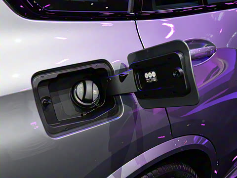 2025�� xDrive 40Li ������M�˶���ҹ��װ