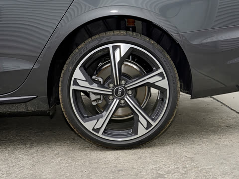 2026�� 200���������� 40 TFSI ���������� B&O ��ҹ��