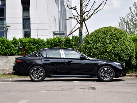 2026�� 525i M�˶���װ