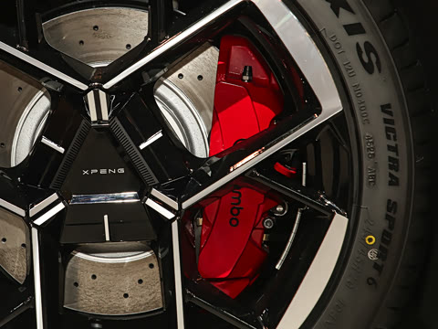 2025�� 750 ���� Max