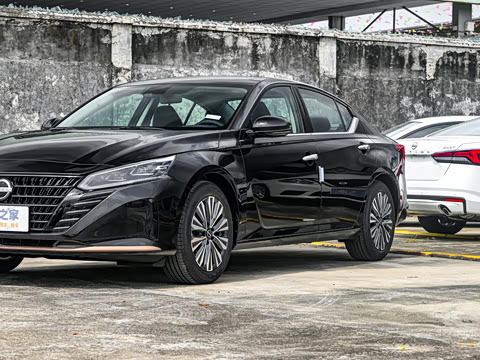 2025�� 2.0L SV �ڽ��