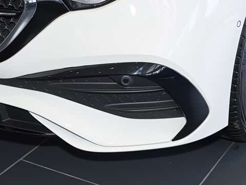 2025�� �Ŀ� E 300 �������˶���