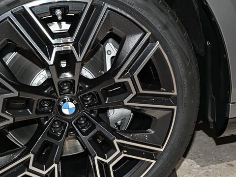 2026�� �Ŀ� xDrive 50L M�˶���װ