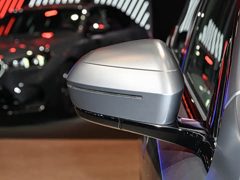 2026�� �Ŀ� xDrive 50L M�˶���װ