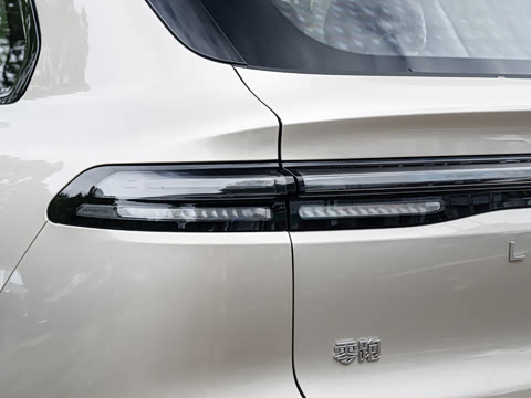 2027�� 660������