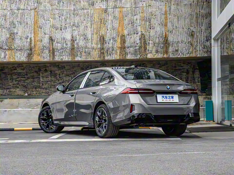 2026�� 530Li ������ M�˶���װ