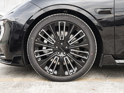 2025�� 240����Ultra�˶���