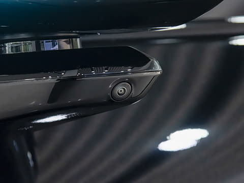 2025�� 820 Max