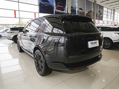 2026�� 3.0 L6 400PS SE�����