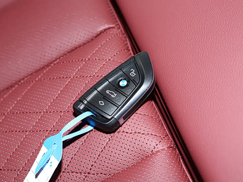 2026�� 330Li �����