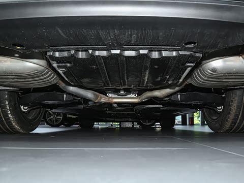 2026�� �Ŀ� E 300 L ������